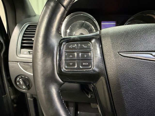 Used 2015 Chrysler Town & Country S w/ Driver Convenience Group FWD image 19