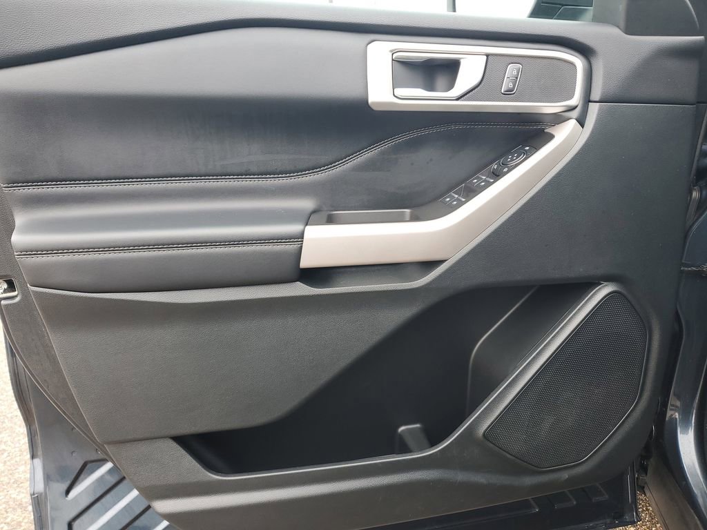 Certified 2023 Ford Explorer XLT w/ Class IV Trailer Tow Package image 13