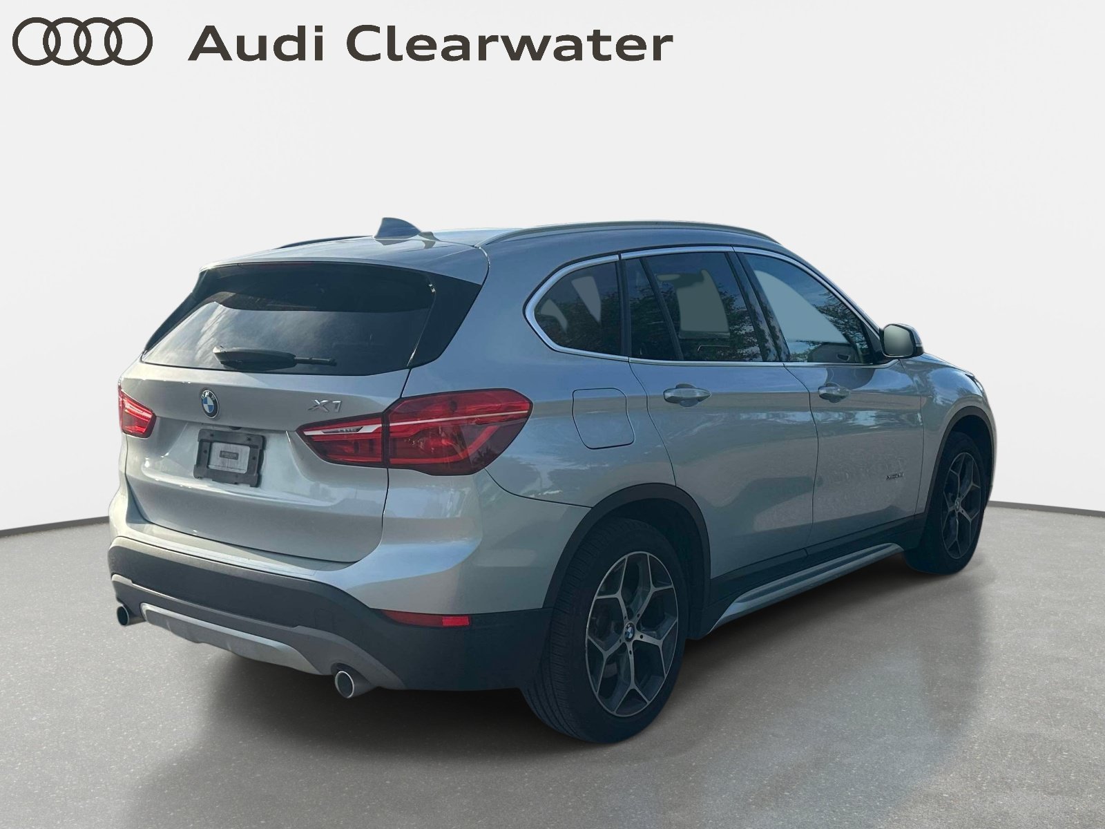 Used 2018 BMW X1 xDrive28i w/ Convenience Package AWD/4WD image 2