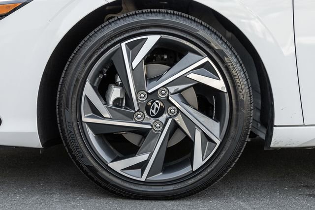 Used 2024 Hyundai Elantra Limited image 14