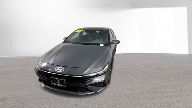 Certified 2025 Hyundai Elantra SEL FWD image 4