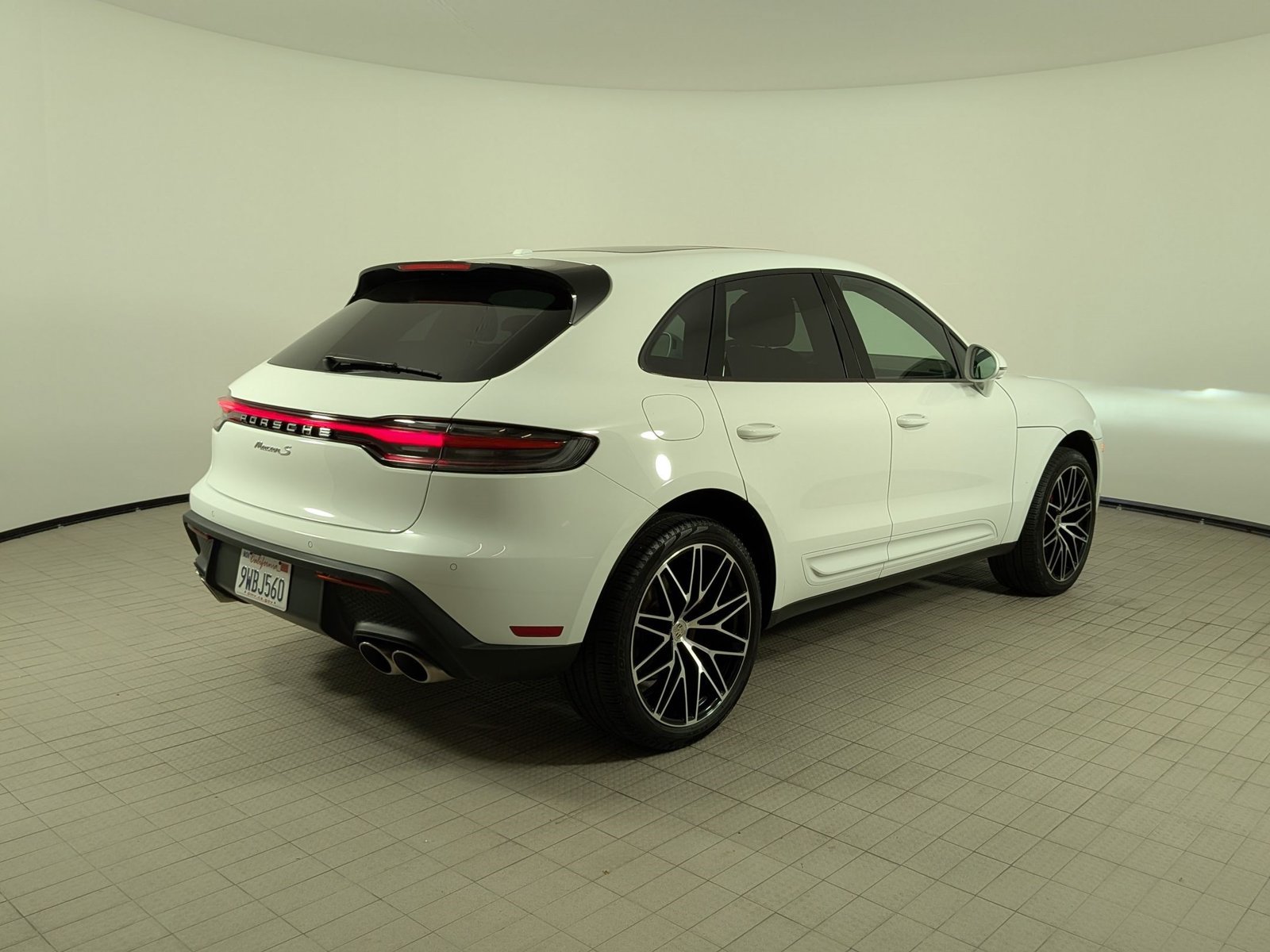 Certified 2025 Porsche Macan S AWD/4WD image 9