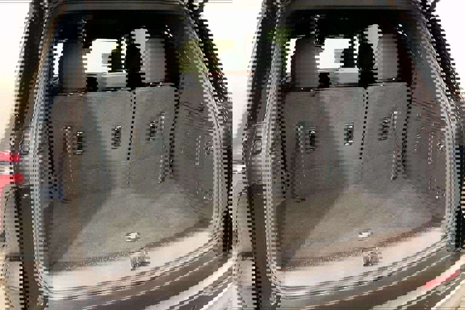 Used 2025 Chevrolet Traverse LT image 4