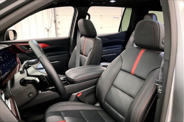 Used 2025 Chevrolet Traverse RS w/ LPO, Floor Liner Package AWD/4WD image 24