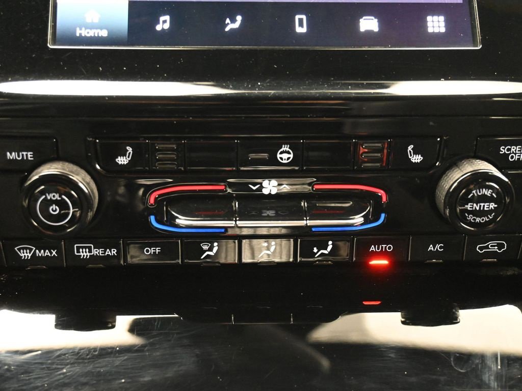 Used 2022 Jeep Grand Cherokee L Laredo image 25