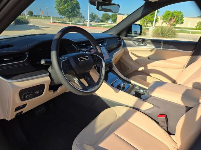 Used 2025 Jeep Grand Cherokee L Limited RWD image 11