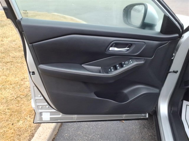 Used 2024 Nissan Rogue SV image 7