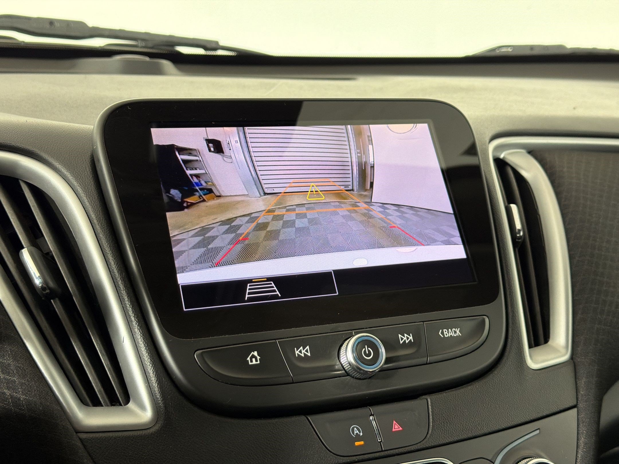 Used 2024 Chevrolet Malibu LT FWD image 16