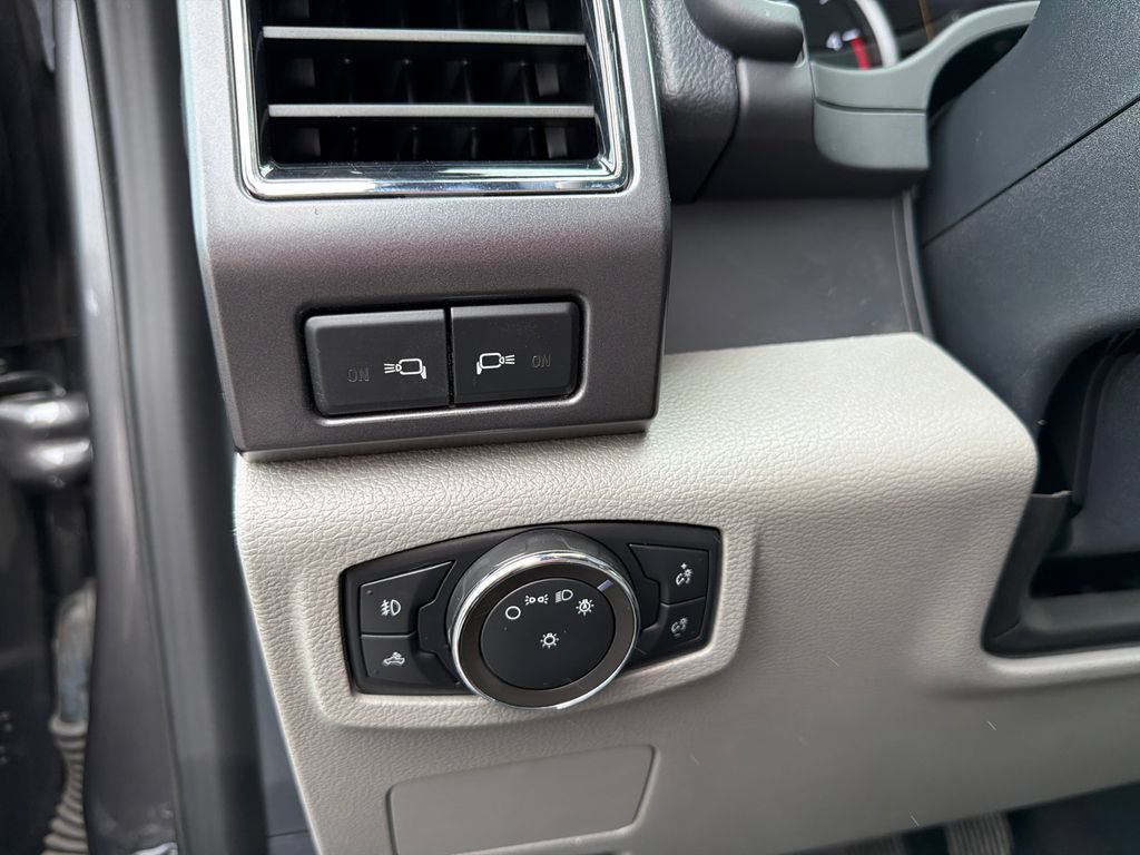 Used 2022 Ford F250 XLT w/ XLT Premium Package AWD/4WD image 25