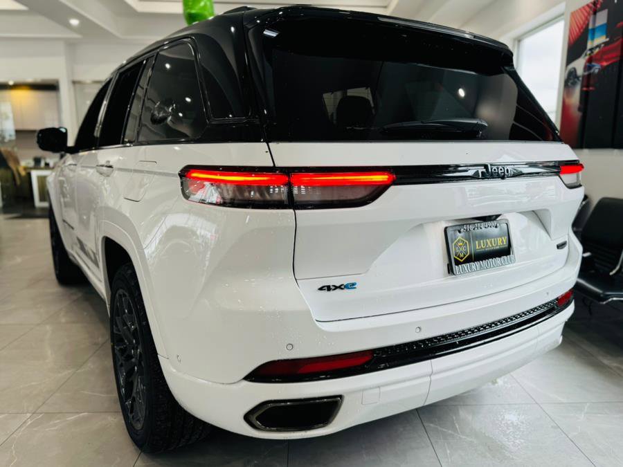 Used 2024 Jeep Grand Cherokee Summit image 5