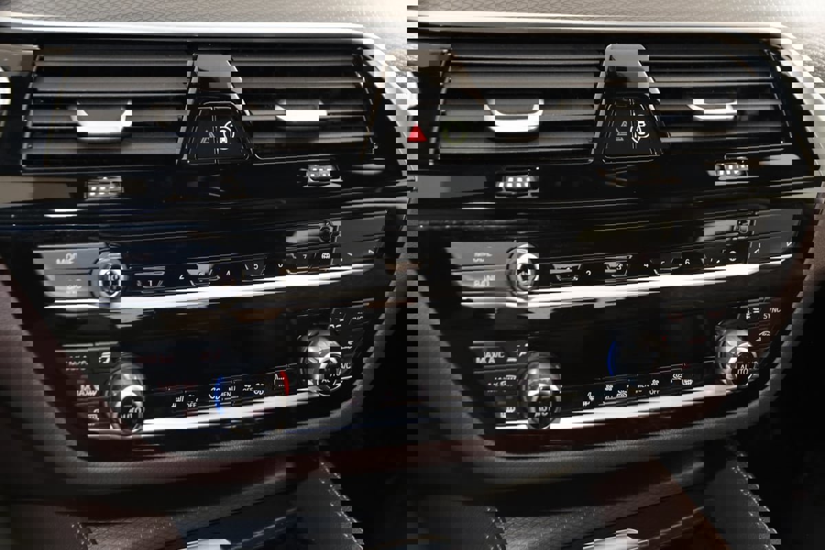 Used 2023 BMW M550i xDrive image 37