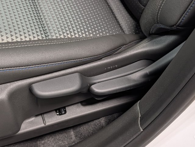 New 2026 Chevrolet Trax LT w/ Sunroof Package FWD image 11