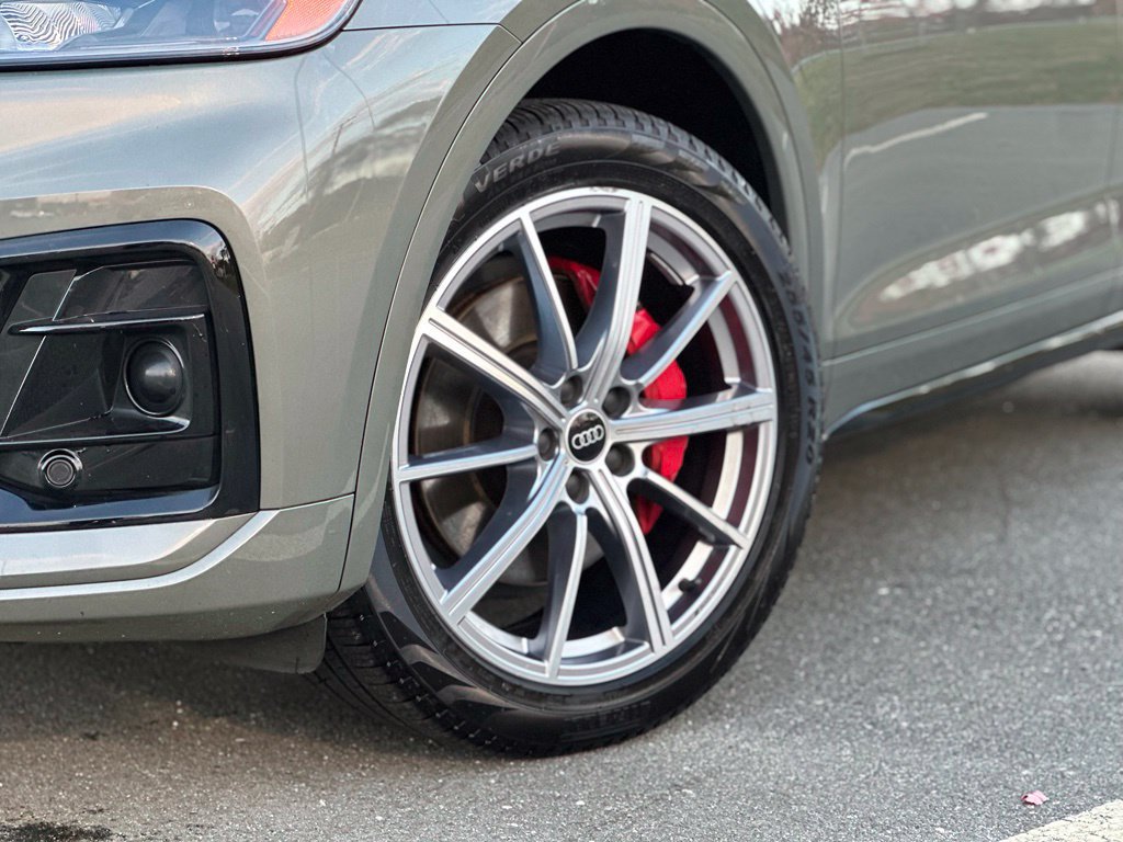 Used 2024 Audi Q5 e Premium Plus AWD/4WD image 2