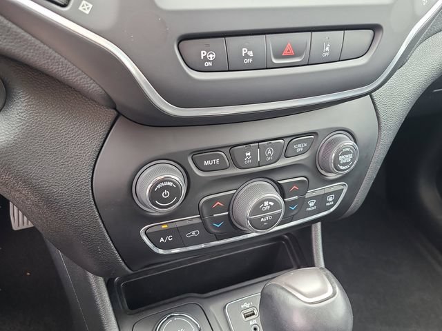 Used 2023 Jeep Cherokee Altitude Lux AWD/4WD image 32