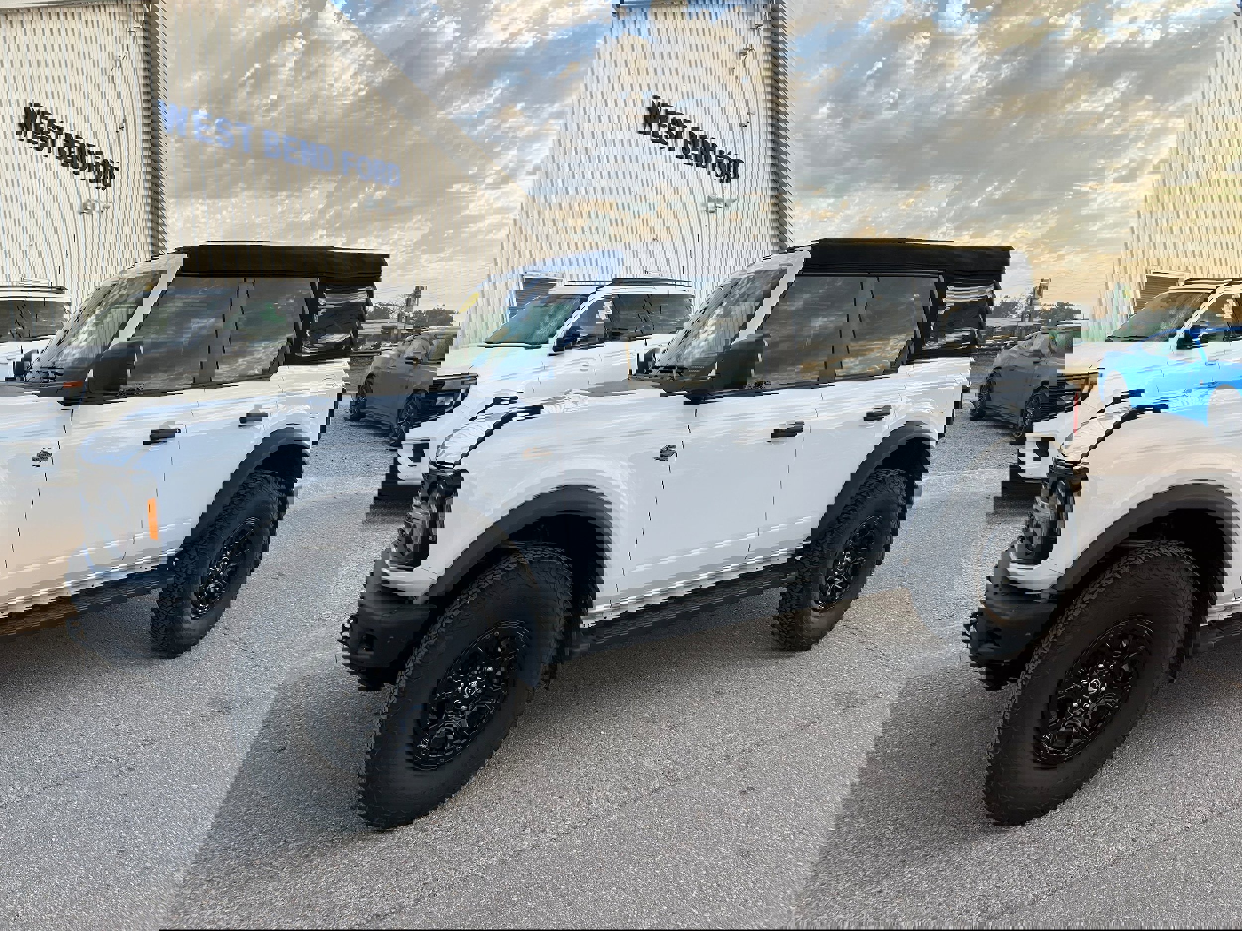 Used 2024 Ford Bronco Wildtrak image 2