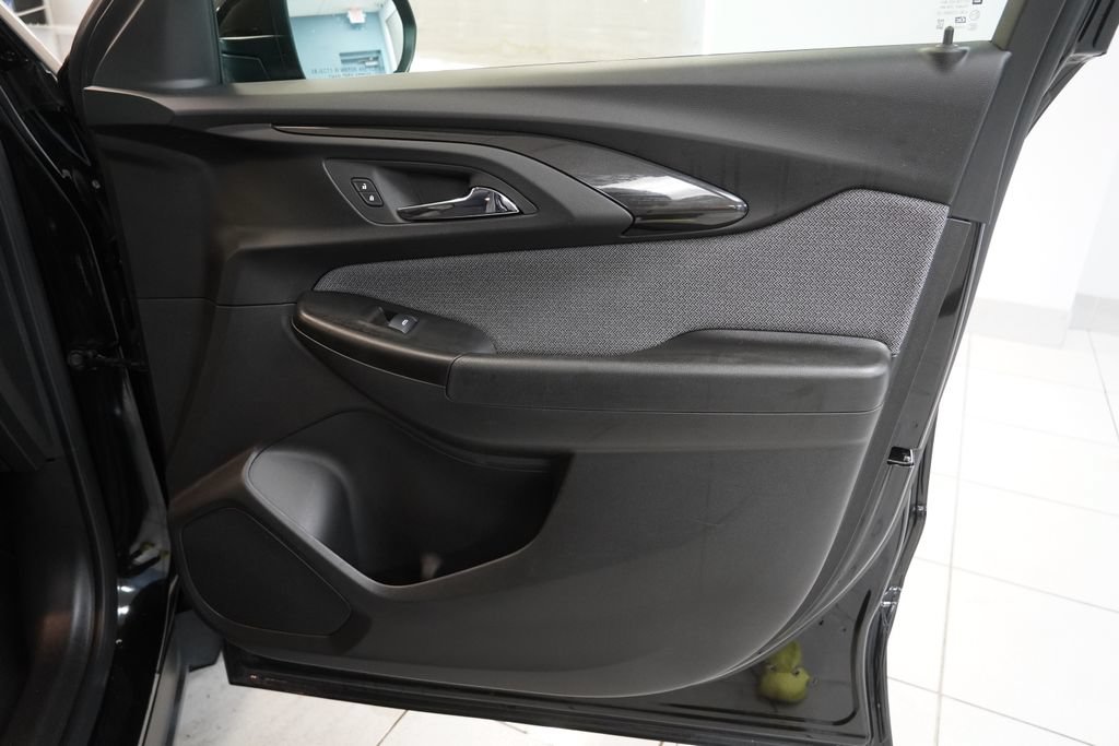 Used 2023 Chevrolet TrailBlazer LT w/ Convenience Package FWD image 31