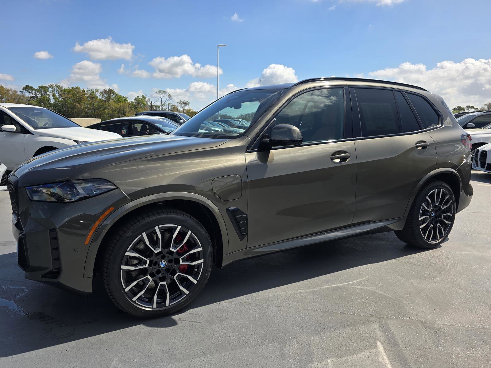 New 2026 BMW X5 xDrive50e w/ M Sport Package AWD/4WD image 26