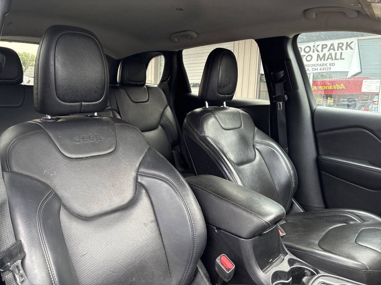Used 2019 Jeep Cherokee Limited w/ Luxury Group FWD image 15