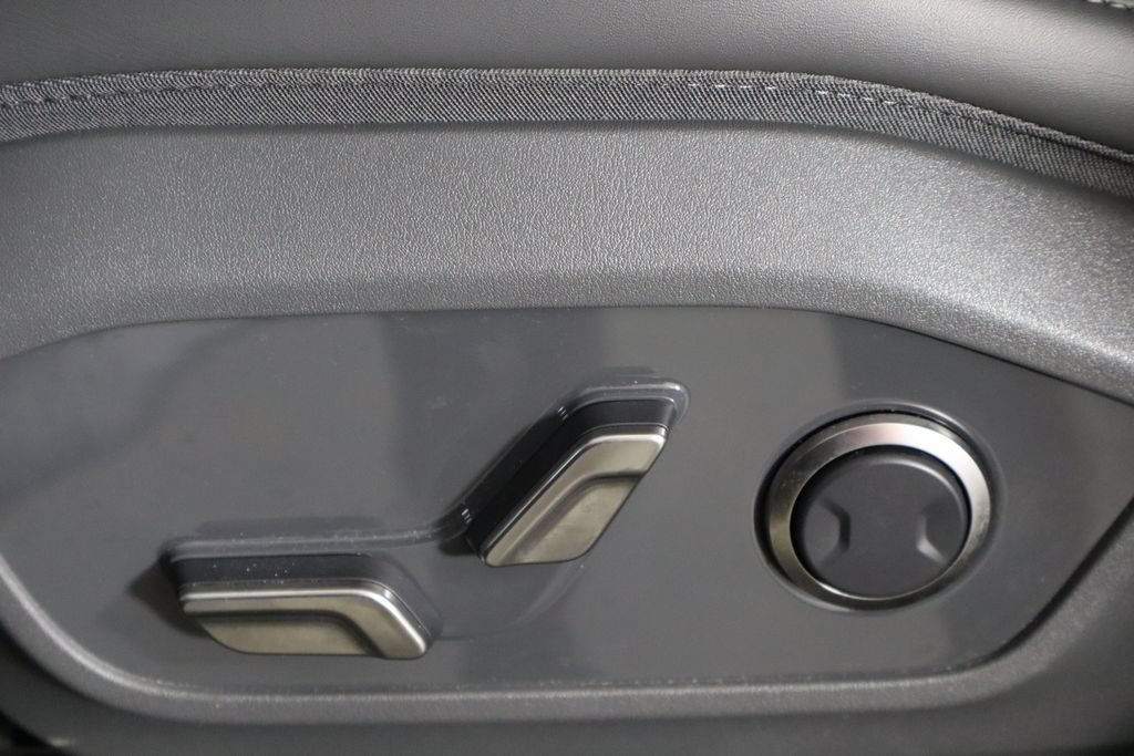 Used 2024 Kia EV9 Light Long Range RWD image 24