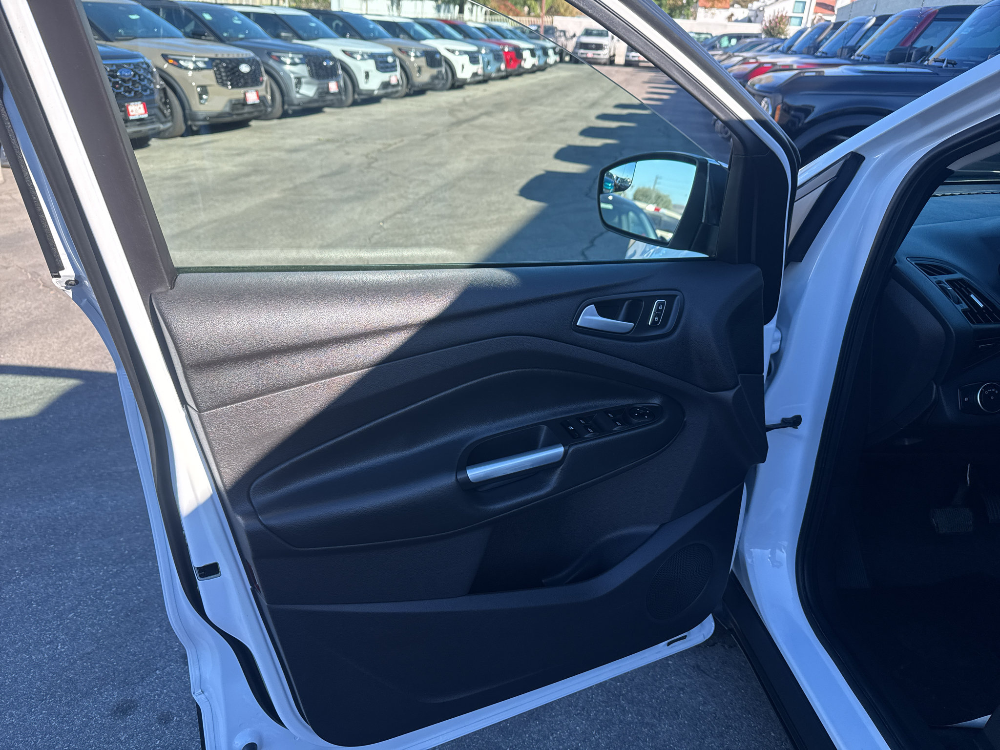 Used 2015 Ford Escape SE w/ SE Chrome Package FWD image 7