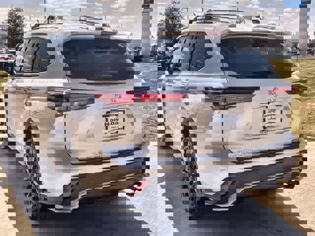 Used 2024 Toyota Highlander XSE FWD image 5