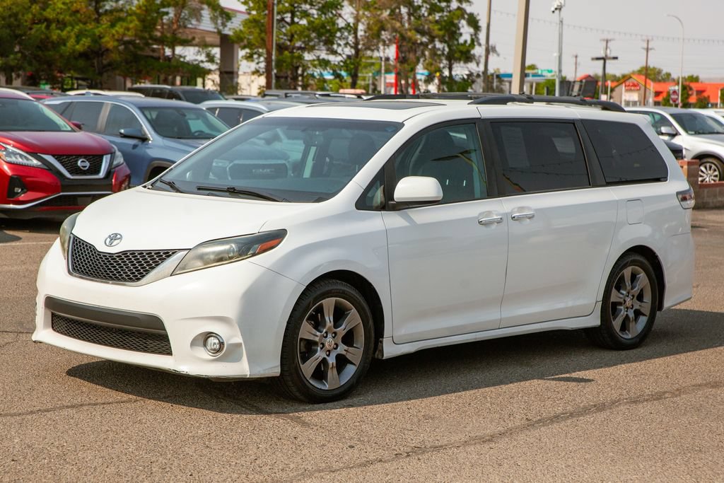Used 2015 Toyota Sienna SE w/ SE Preferred Package FWD image 9