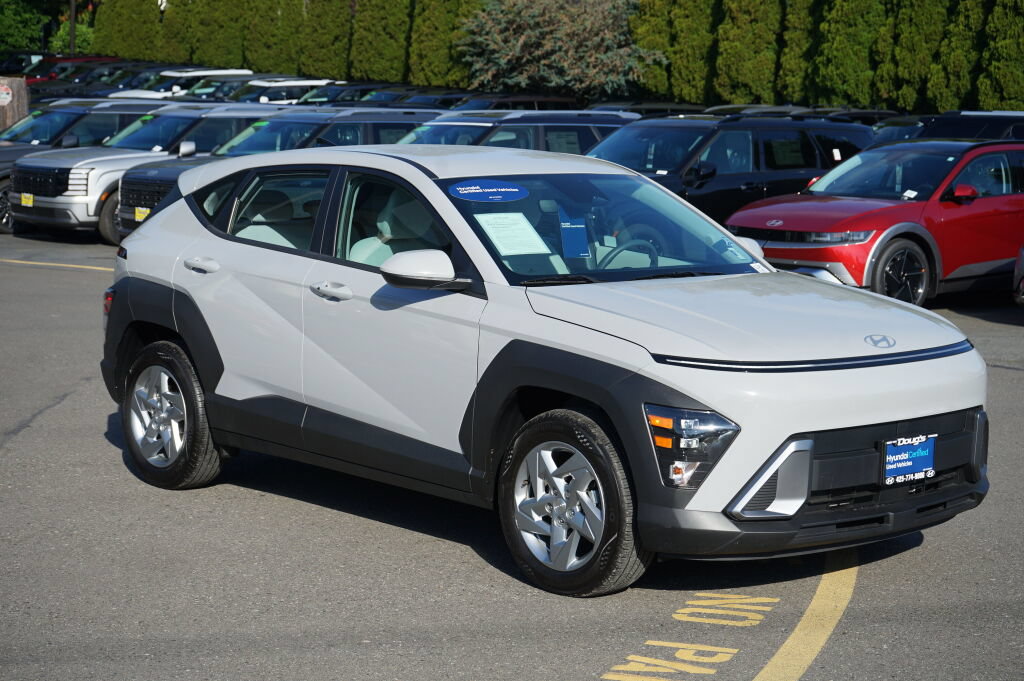 Certified 2025 Hyundai Kona SE FWD image 4