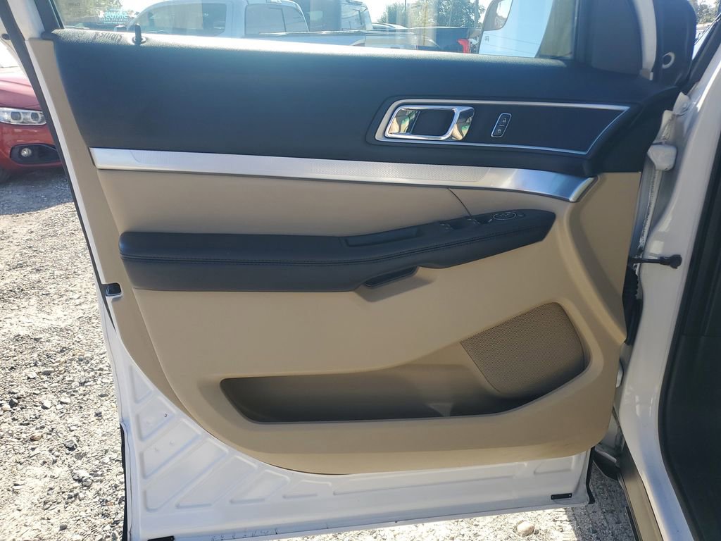 Used 2017 Ford Explorer XLT w/ Equipment Group 202A image 17