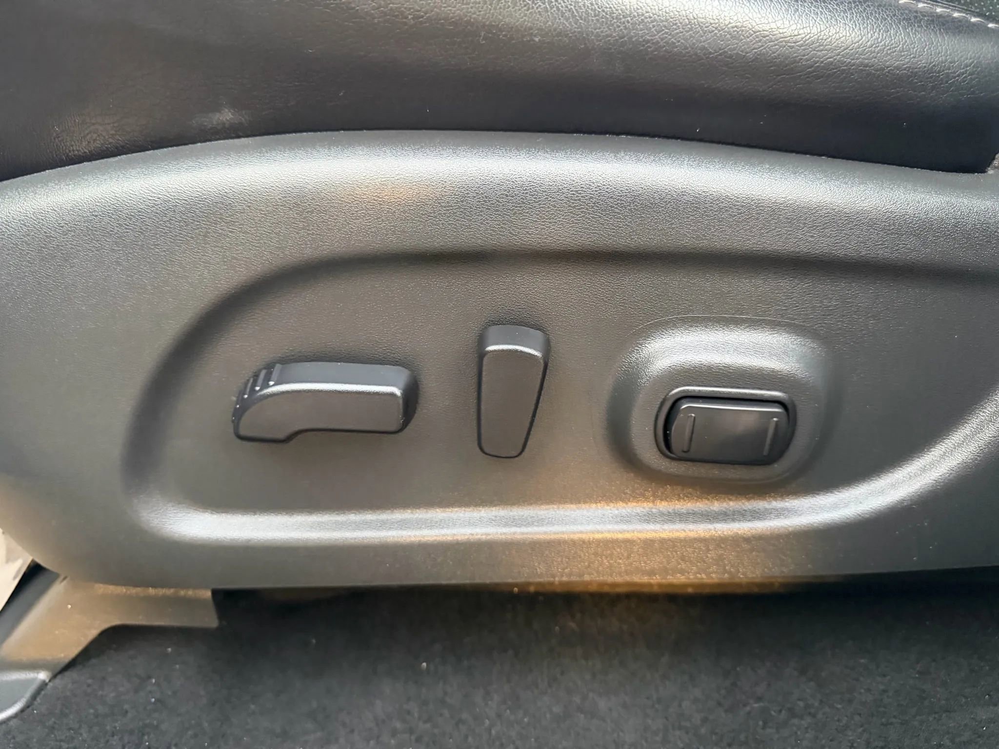 Used 2018 Nissan Pathfinder Platinum w/ Cargo Package image 34