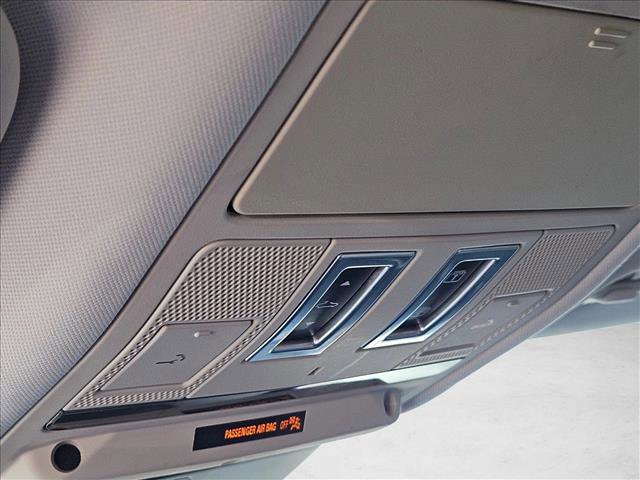 Used 2018 Jaguar XE Premium image 18