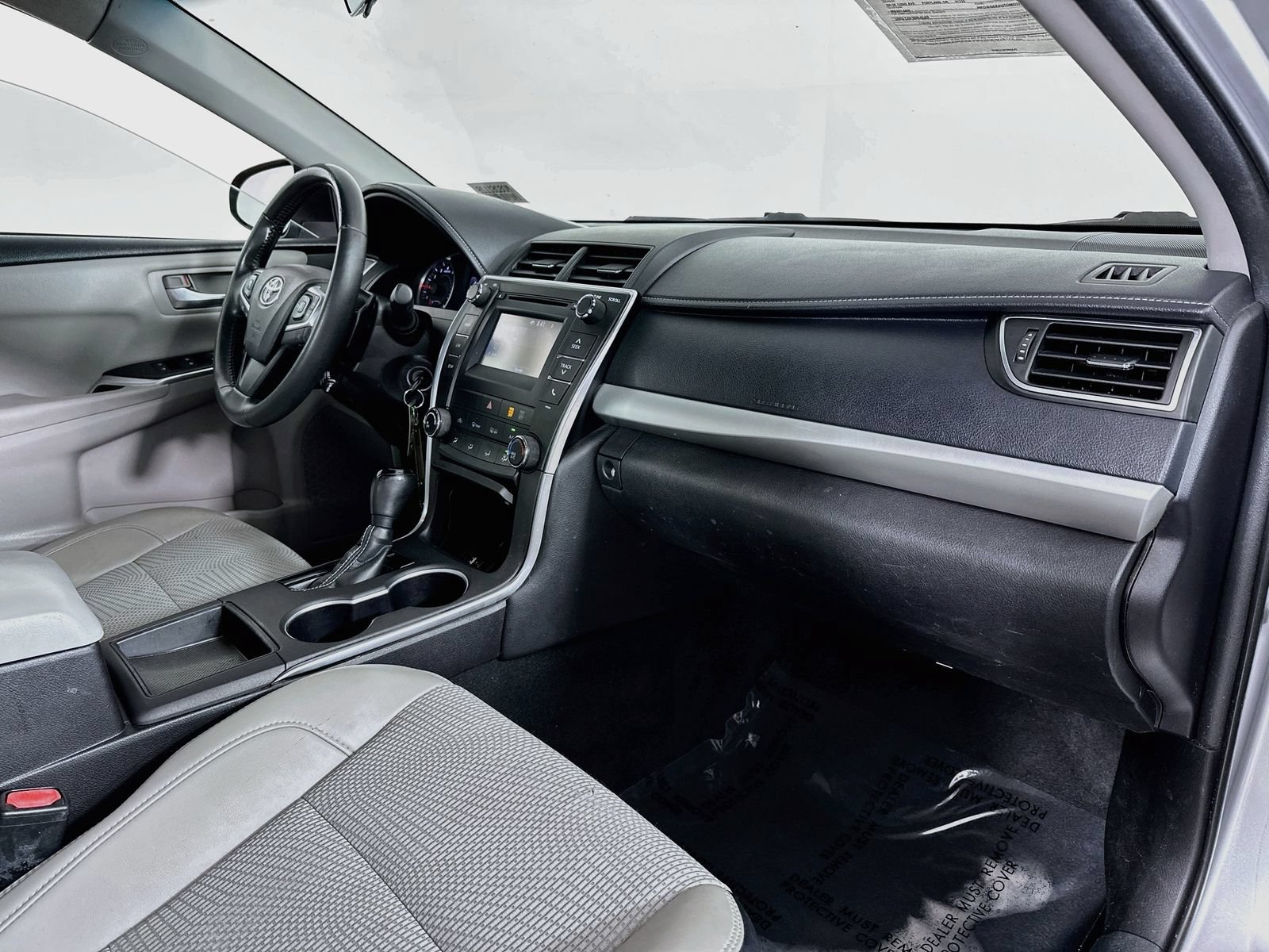 Used 2016 Toyota Camry SE FWD image 26