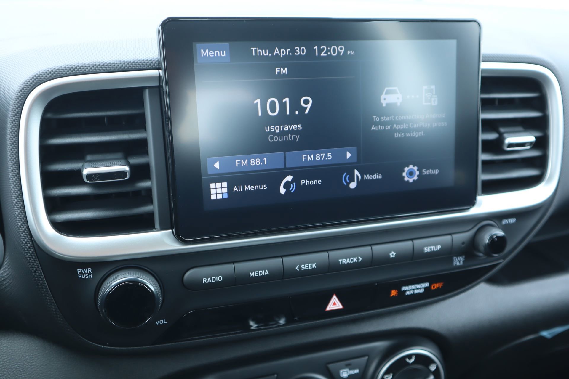 New 2026 Hyundai Venue SE FWD image 4