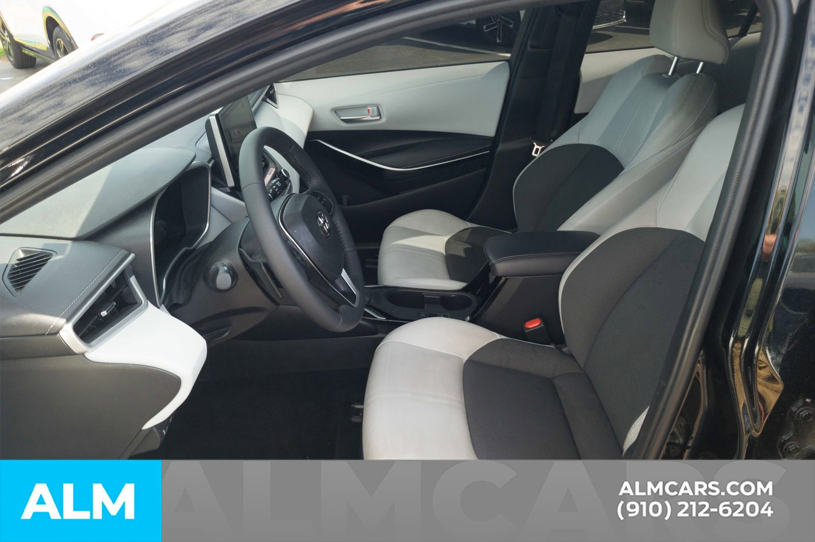 Used 2025 Toyota Corolla XSE FWD image 16