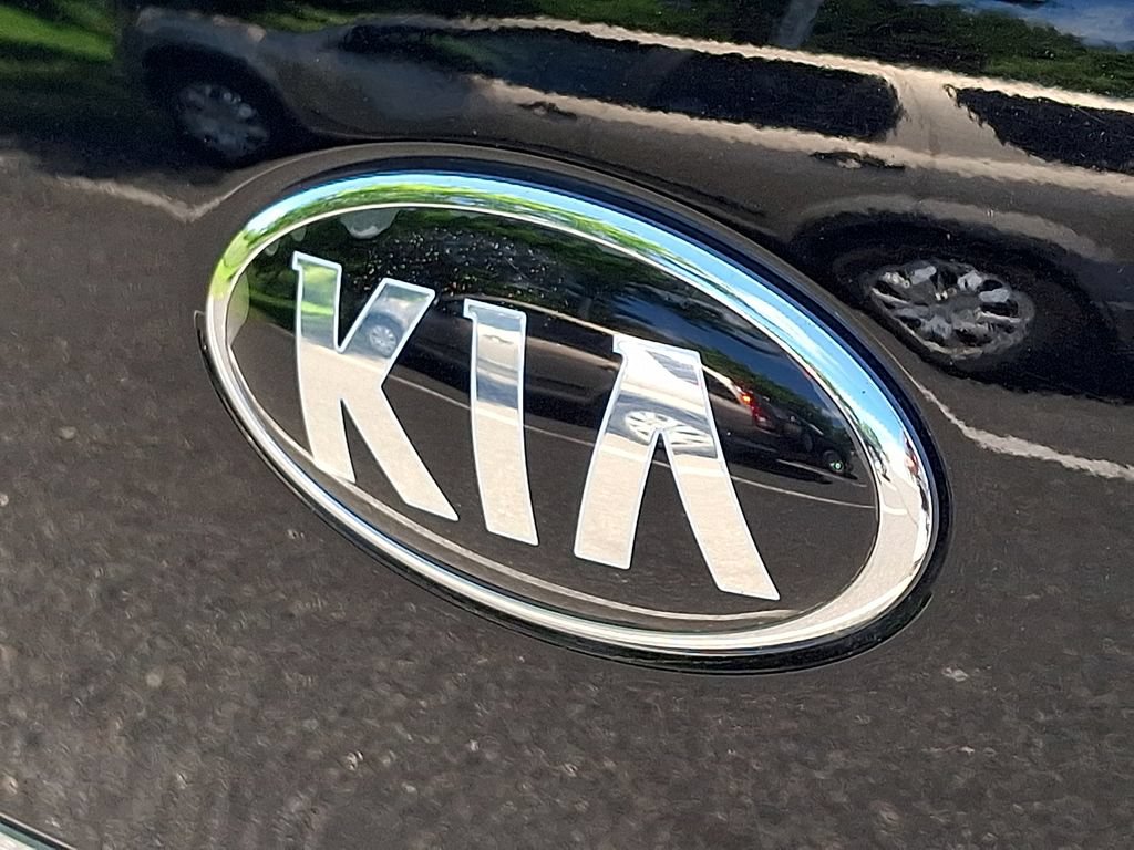 Used 2016 Kia Sedona LX w/ LX Convenience Package FWD image 29