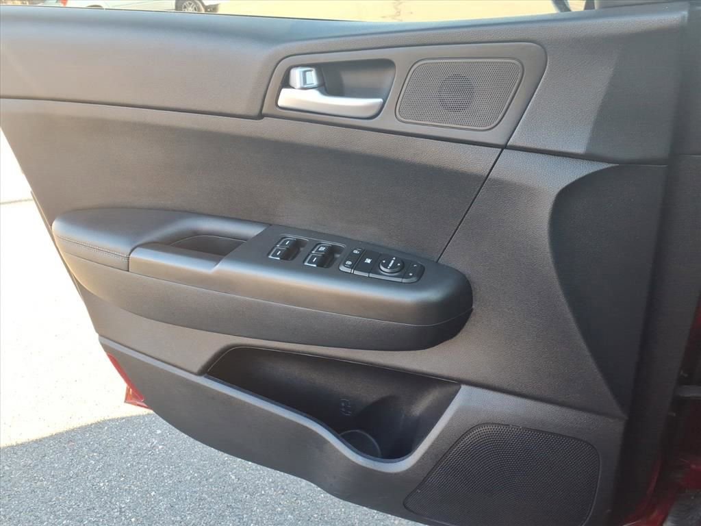 Used 2019 Kia Sportage LX image 9