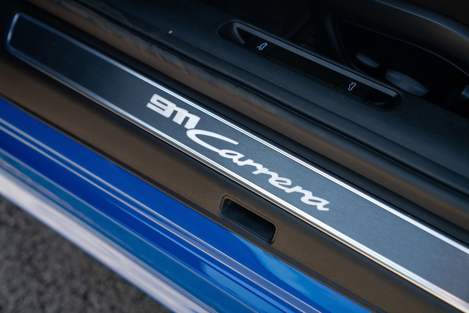 Certified 2025 Porsche 911 Carrera RWD image 12