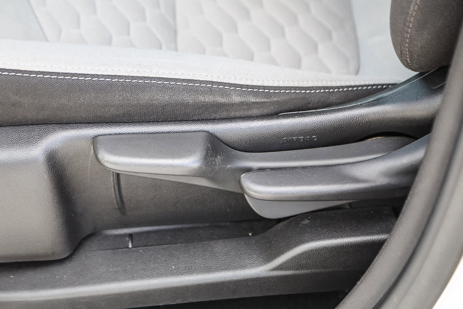 Used 2021 Chevrolet Equinox LS image 19