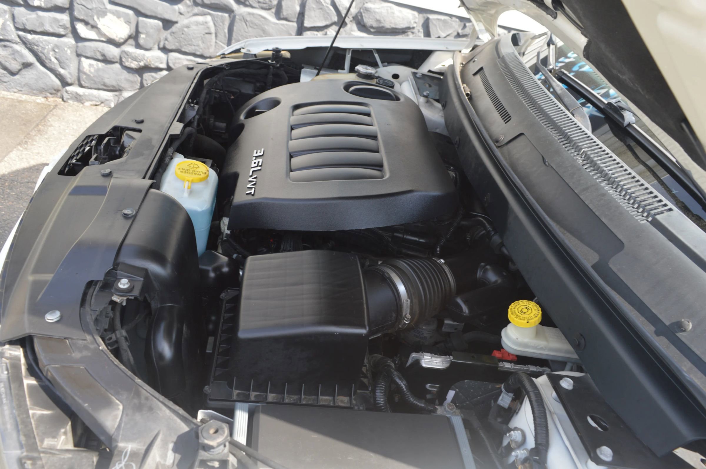 Used 2015 Dodge Journey R/T w/ Flexible Seating Group image 32