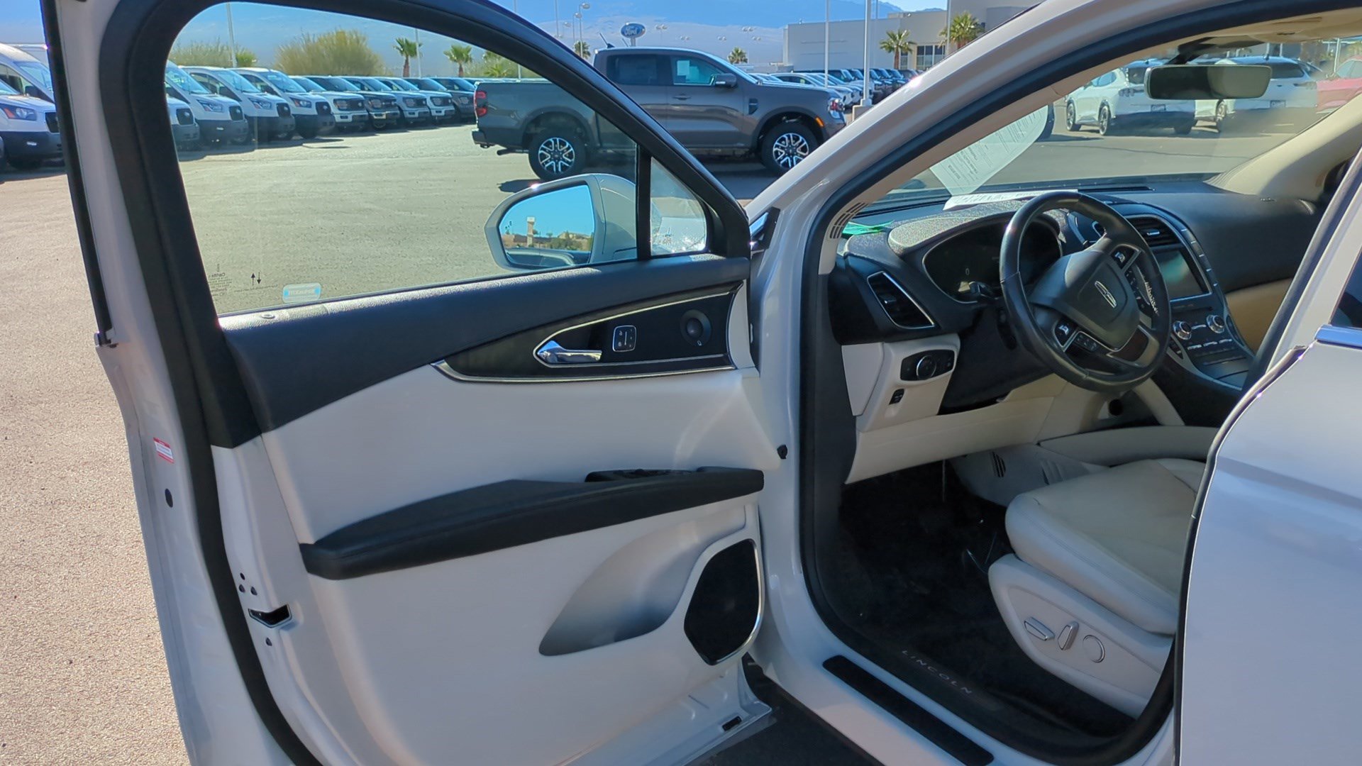 Used 2020 Lincoln Nautilus Reserve w/ Equipment Group 201A image 12