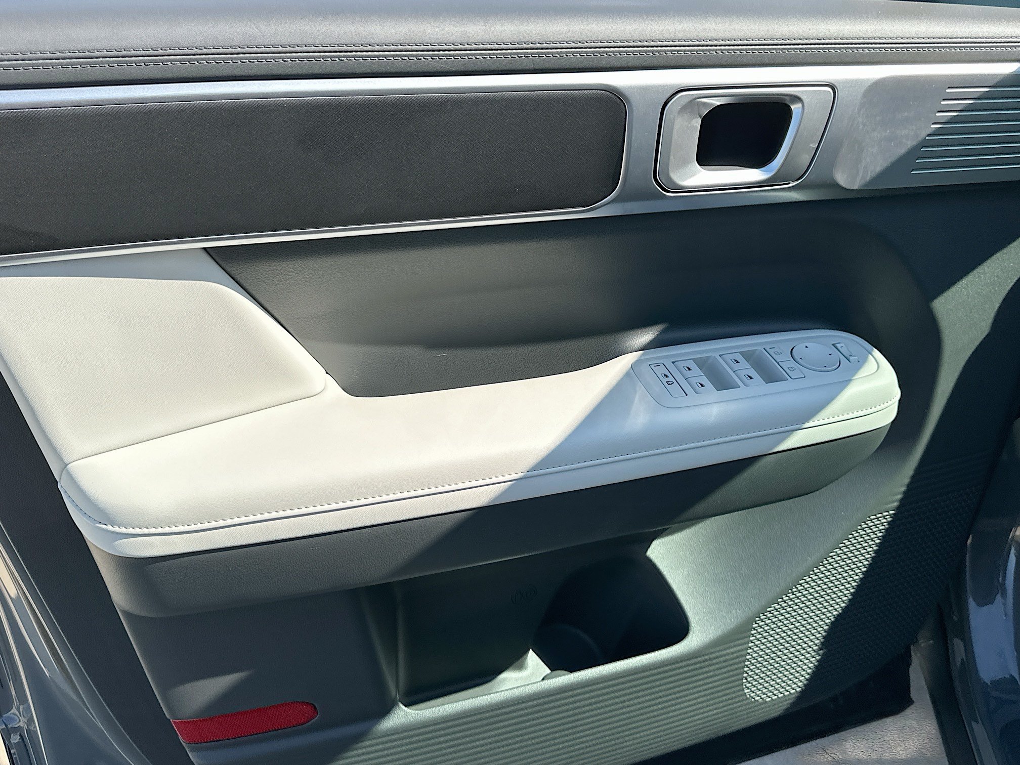 Used 2025 Hyundai Santa Fe SEL FWD image 18