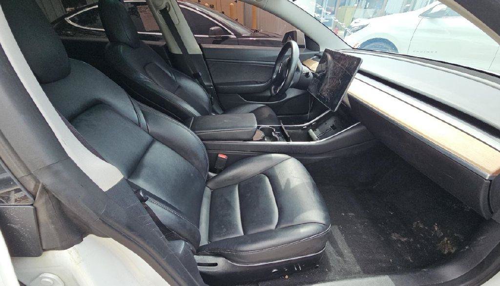 Used 2019 Tesla Model 3 Standard Range RWD image 5