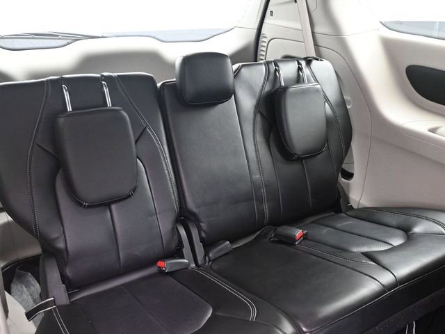 Used 2023 Chrysler Pacifica Touring-L image 31