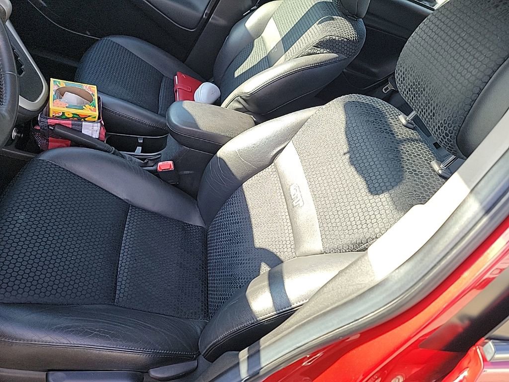 Used 2009 Pontiac Vibe GT image 13