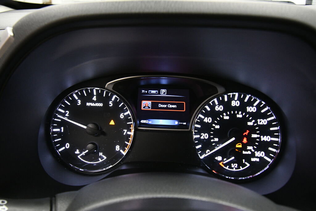 Used 2019 Nissan Pathfinder S image 14