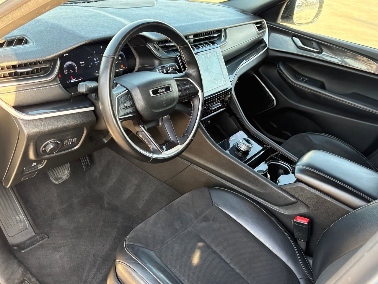 Used 2022 Jeep Grand Cherokee Altitude image 16