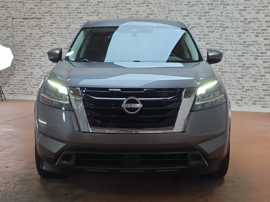 Used 2022 Nissan Pathfinder S image 2