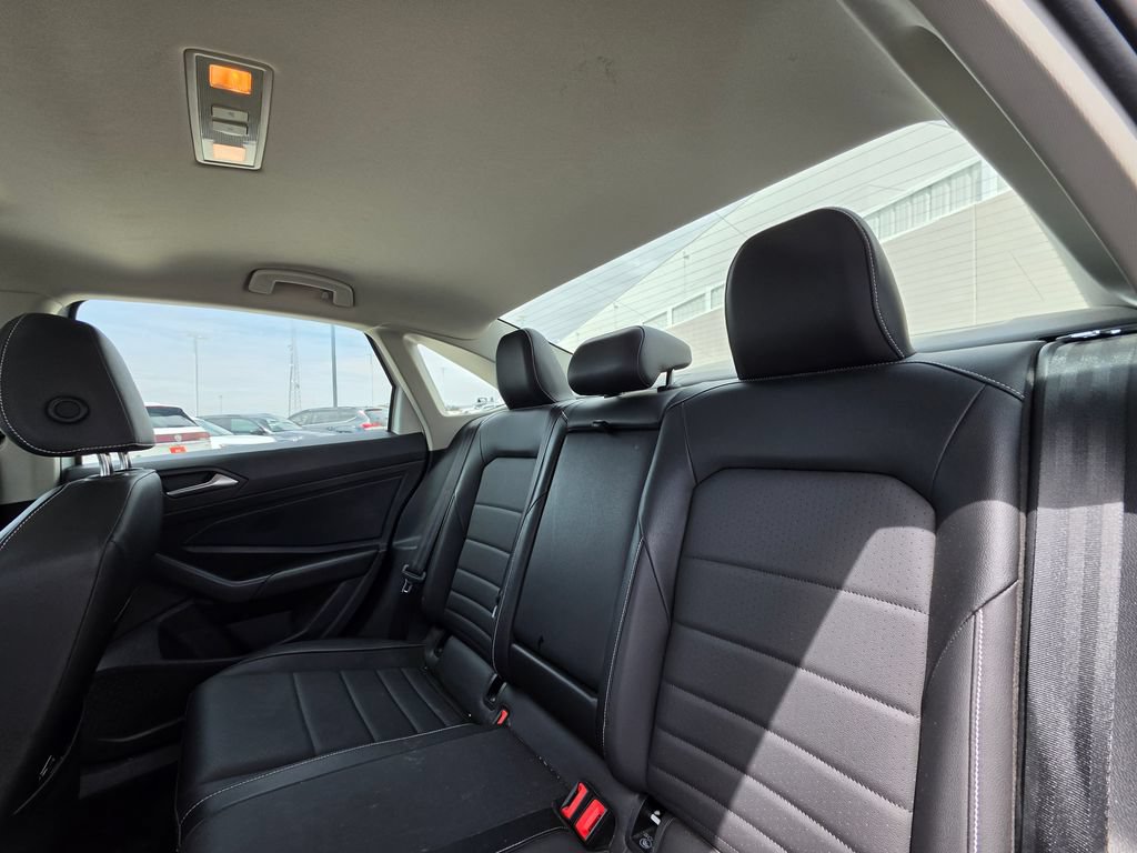 Used 2023 Volkswagen Jetta SE FWD image 19