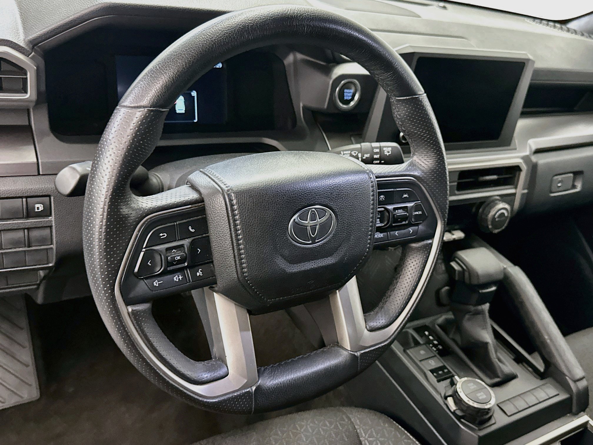 Used 2025 Toyota 4Runner SR5 AWD/4WD image 18
