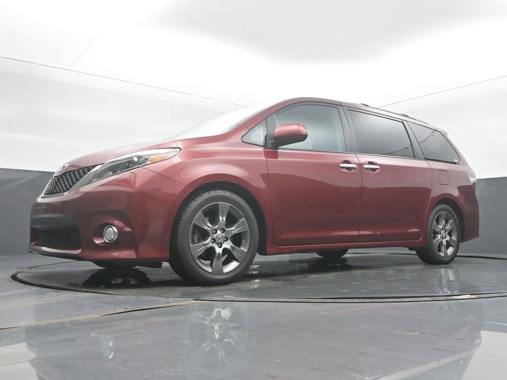 Used 2015 Toyota Sienna SE image 53