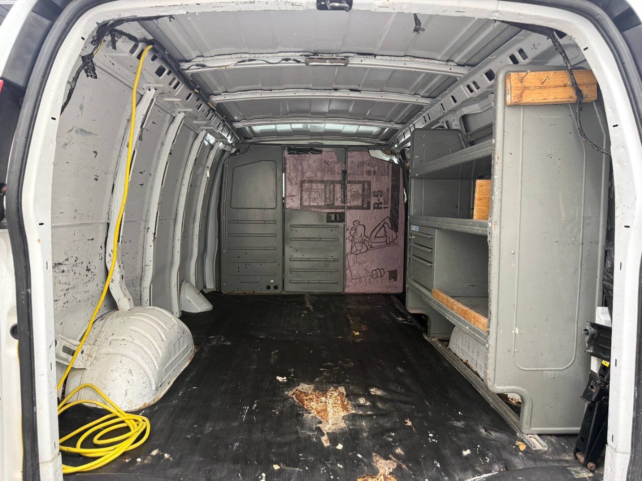 Used 2010 Chevrolet Express 2500 RWD image 10